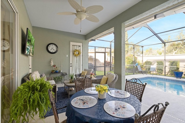 sunroom / solarium with a ceiling fan