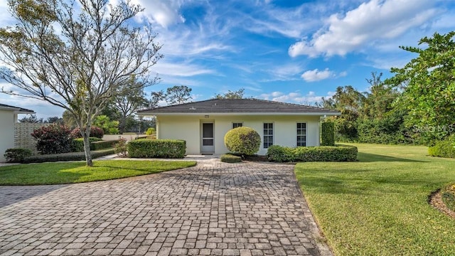 view of front of home featuring a front lawn and stucco siding