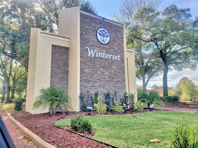 community sign featuring a lawn