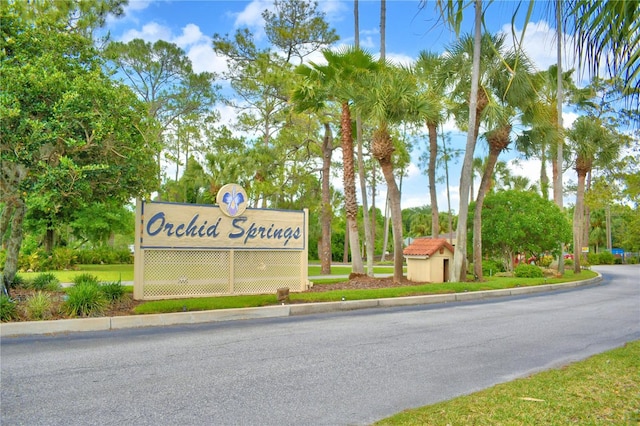 view of community / neighborhood sign