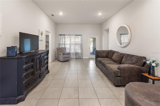 living area featuring visible vents, baseboards, and light tile patterned flooring