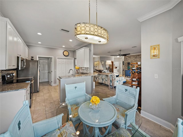 dining area featuring baseboards, visible vents, recessed lighting, ceiling fan, and crown molding