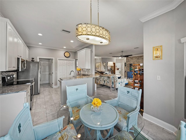 dining room featuring a ceiling fan, visible vents, baseboards, recessed lighting, and crown molding