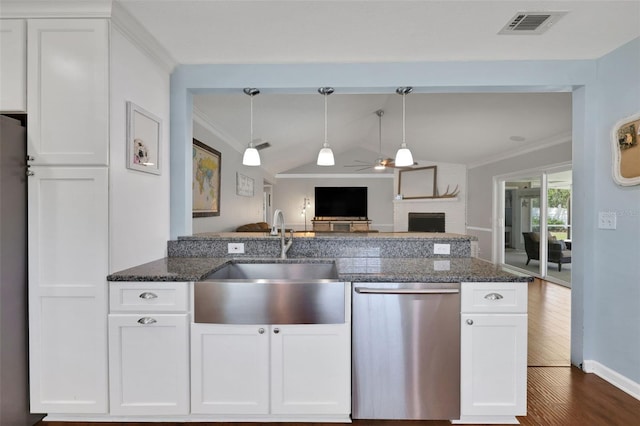 kitchen with visible vents, a ceiling fan, a sink, open floor plan, and dishwasher