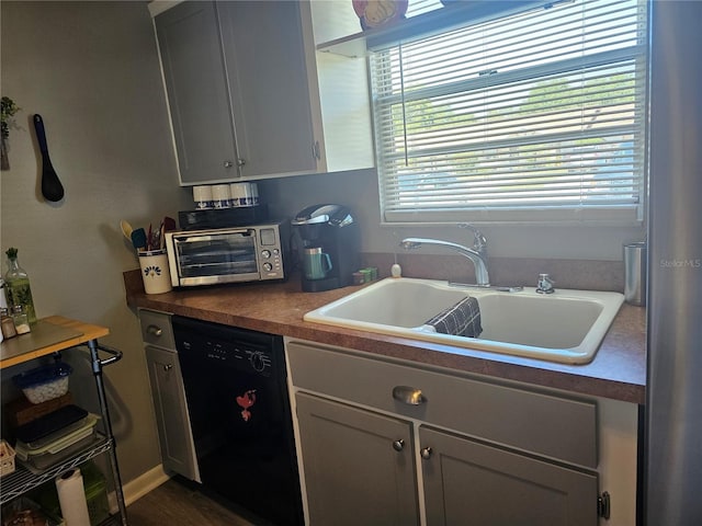 4529 Mercado Dr, Sebring, FL 33872 - kitchen with a sink, a toaster, and dishwasher
