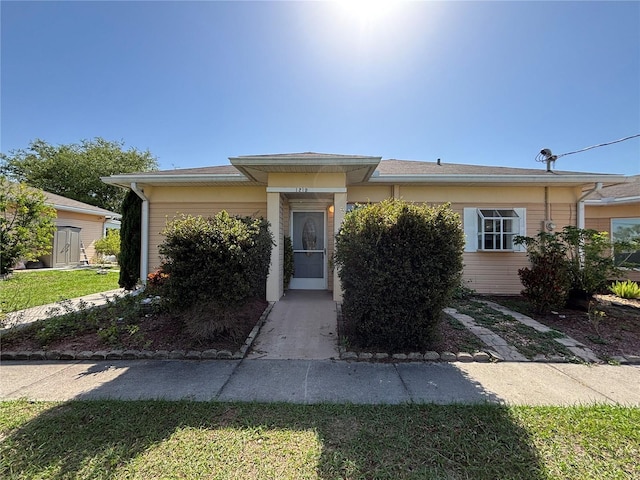 1219 Club Cir, Lakeshore, FL 33854 - photo 1