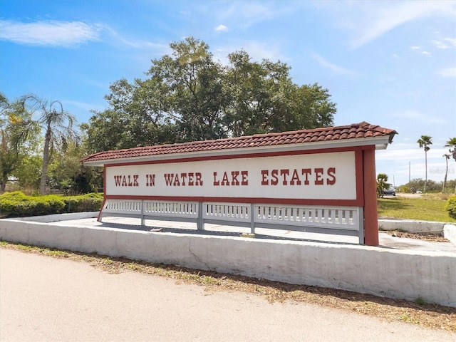 view of community / neighborhood sign
