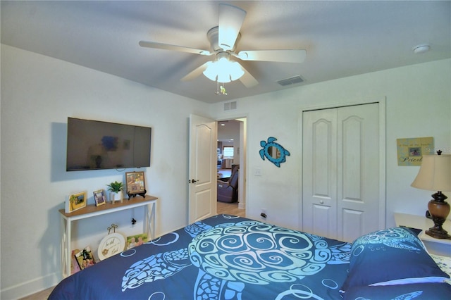 bedroom featuring visible vents, a ceiling fan, and a closet