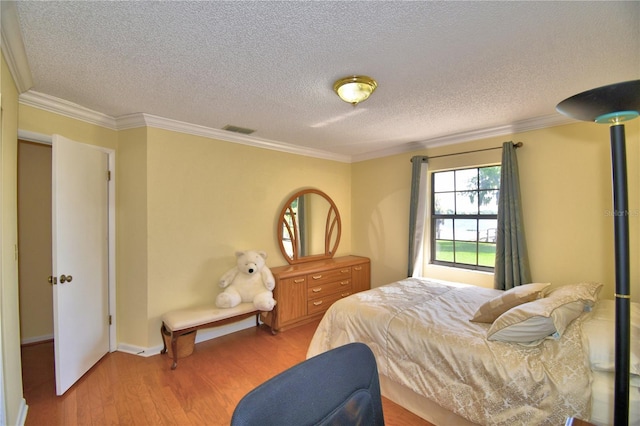 2611 State Road 557, Lake Alfred, FL 33850 - bedroom with visible vents, baseboards, a textured ceiling, crown molding, and wood finished floors