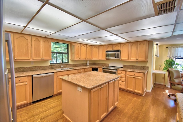 2611 State Road 557, Lake Alfred, FL 33850 - kitchen featuring light wood-style flooring, appliances with stainless steel finishes, a sink, and light brown cabinetry