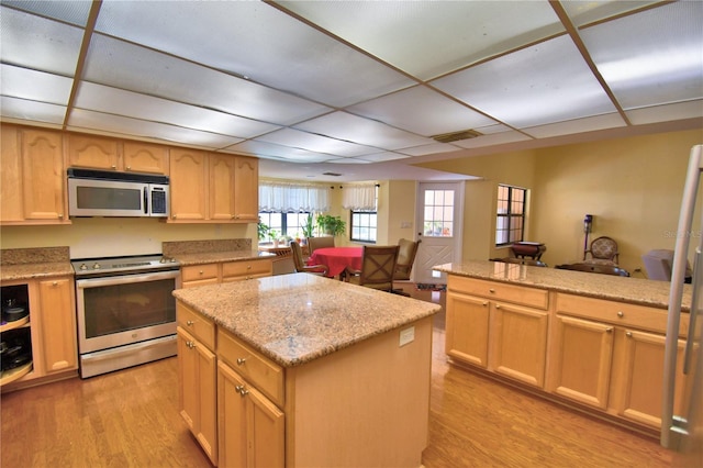 2611 State Road 557, Lake Alfred, FL 33850 - kitchen with stainless steel appliances, open floor plan, light wood finished floors, and a kitchen island