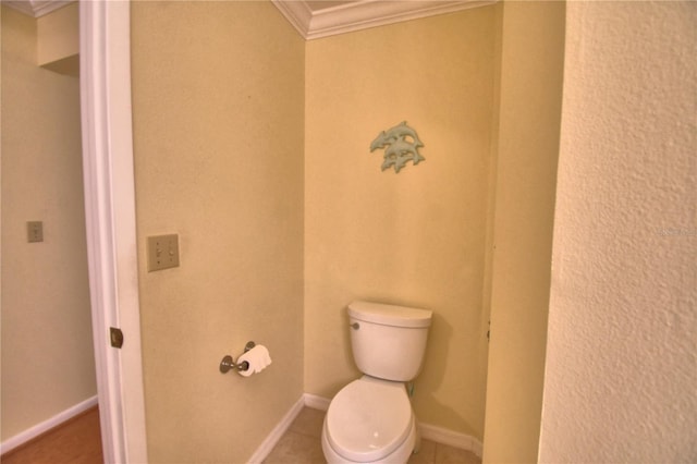 2611 State Road 557, Lake Alfred, FL 33850 - bathroom featuring baseboards, ornamental molding, and toilet