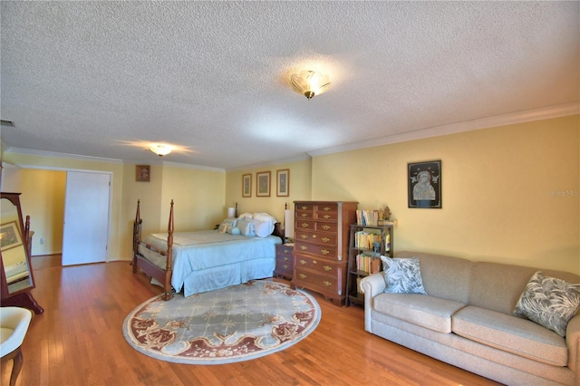 2611 State Road 557, Lake Alfred, FL 33850 - bedroom with crown molding, visible vents, wood finished floors, and a textured ceiling