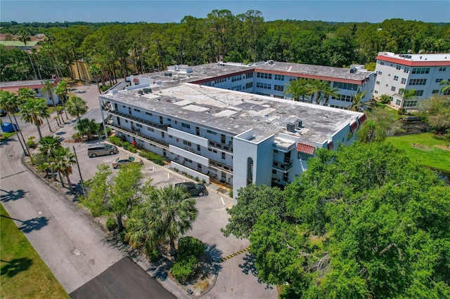 bird's eye view with a view of trees