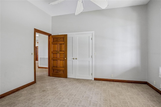 empty room with ceiling fan, baseboards, visible vents, and carpet floors