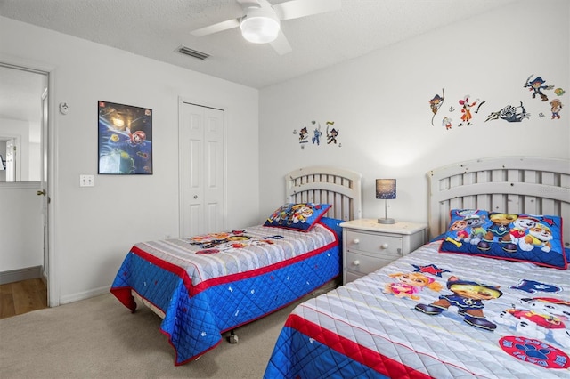 bedroom featuring visible vents, a closet, baseboards, ceiling fan, and carpet floors