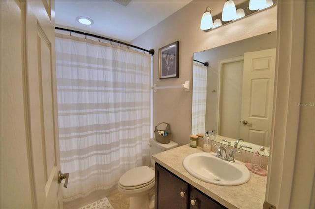 186 Viola Dr, Auburndale, FL 33823 - full bathroom with toilet, vanity, and curtained shower
