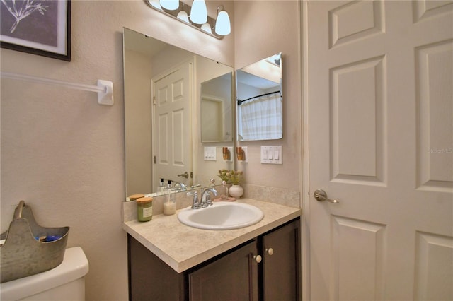 186 Viola Dr, Auburndale, FL 33823 - full bath with vanity and toilet