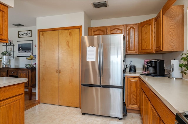 2390 Lake Easy Rd, Babson Park, FL 33827 - kitchen with visible vents, light countertops, and stainless steel appliances