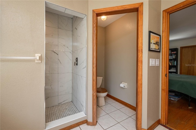 2390 Lake Easy Rd, Babson Park, FL 33827 - ensuite bathroom featuring a stall shower, baseboards, tile patterned floors, toilet, and ensuite bath