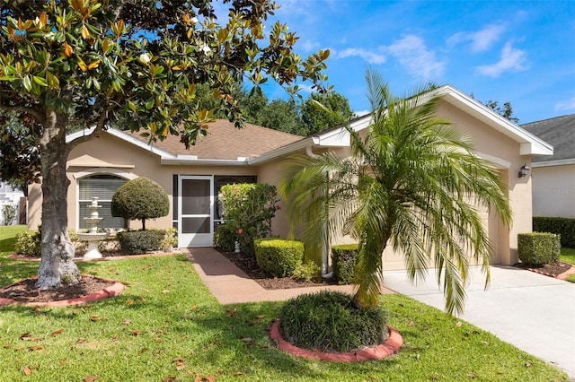 284 Lake Suzanne Dr, Lake Wales, FL 33859 - single story home featuring stucco siding, an attached garage, a front yard, and concrete driveway