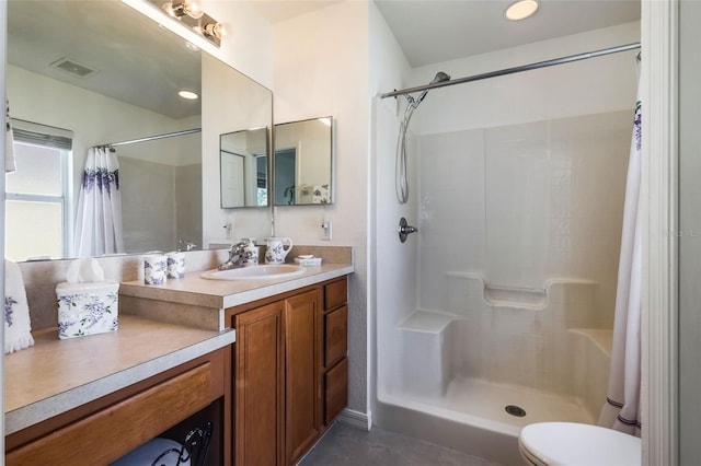 284 Lake Suzanne Dr, Lake Wales, FL 33859 - full bath featuring visible vents, toilet, vanity, and a shower with curtain