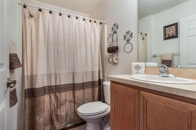 284 Lake Suzanne Dr, Lake Wales, FL 33859 - bathroom featuring a textured wall, vanity, curtained shower, and toilet