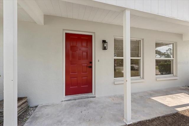 entrance to property with stucco siding