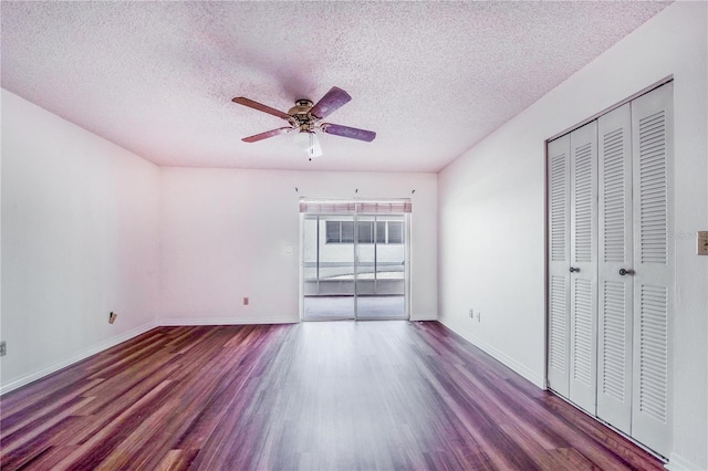 151 Winter Ridge Dr Unit 151, Winter Haven, FL 33881 - unfurnished bedroom featuring a ceiling fan, a textured ceiling, wood finished floors, and a closet
