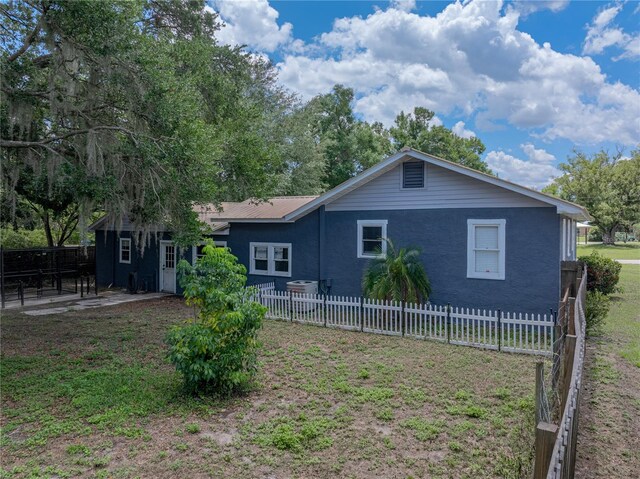 803 7th St NE, Fort Meade, FL 33841 - rear view of house with a patio