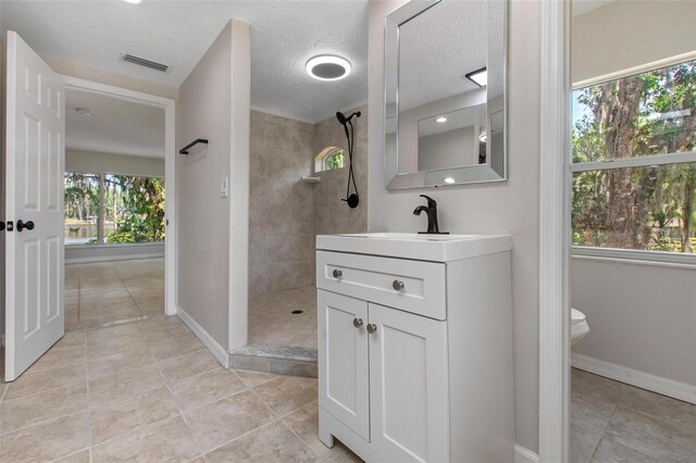 6317 Discovery Ln, Land O Lakes, FL 34638 - full bathroom featuring a walk in shower, baseboards, and tile patterned floors