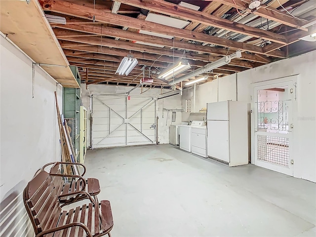 garage with freestanding refrigerator and washer and dryer