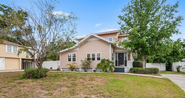 view of front of house featuring fence and a front yard