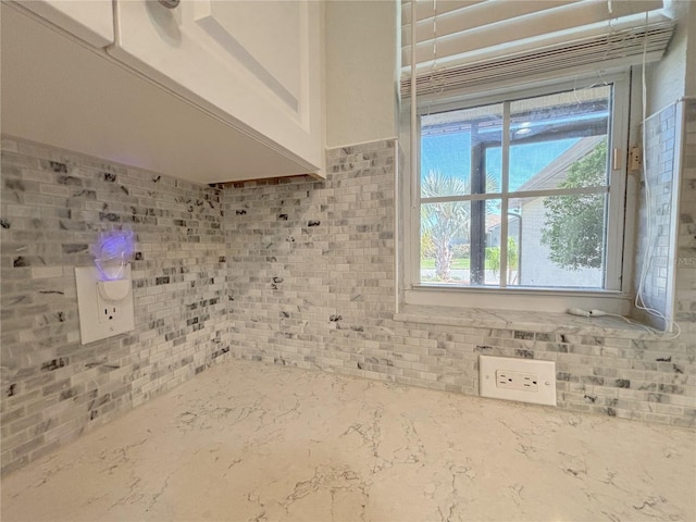 4480 Turnberry Ln, Lake Wales, FL 33859 - bathroom with backsplash