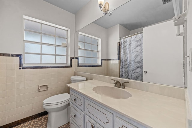 full bathroom featuring tile walls, toilet, a wainscoted wall, vanity, and a shower with shower curtain