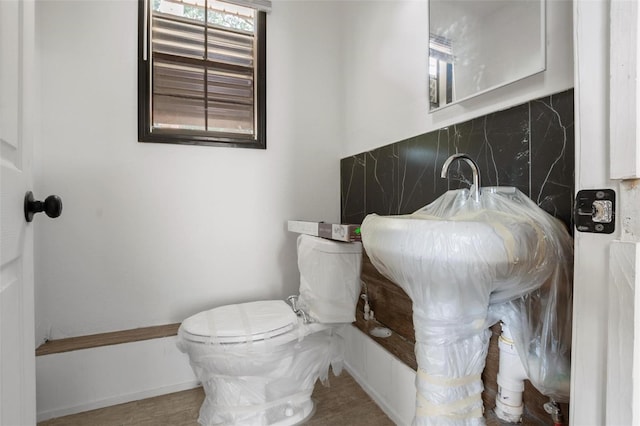 305 Armour Ave, Auburndale, FL 33823 - bathroom with tasteful backsplash and toilet