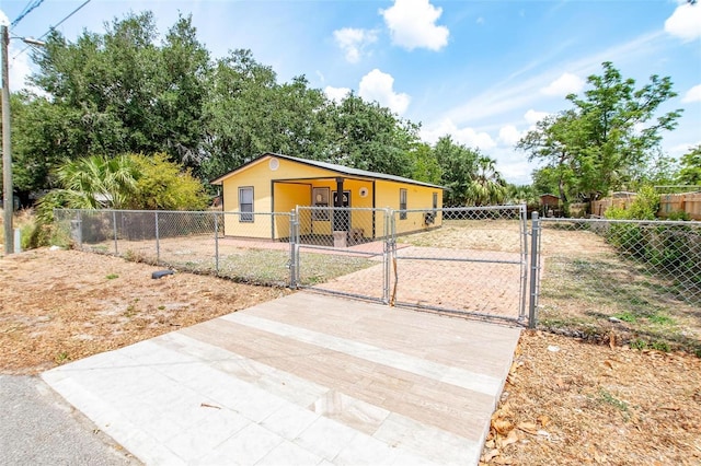 305 Armour Ave, Auburndale, FL 33823 - view of front facade featuring a gate, a fenced front yard, and concrete driveway