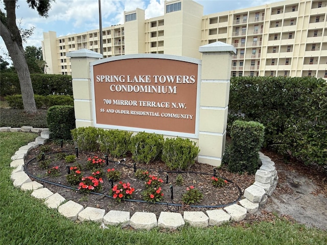 view of community / neighborhood sign