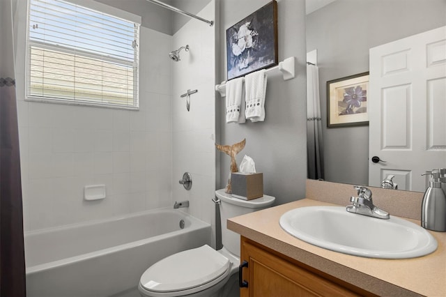 135 Minniehaha Cir, Haines City, FL 33844 - full bathroom featuring vanity, toilet, and shower / tub combo with curtain