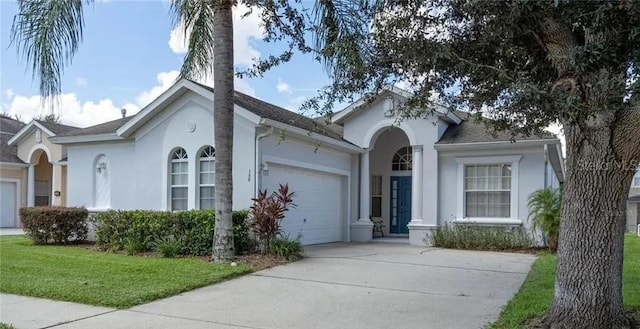 135 Minniehaha Cir, Haines City, FL 33844 - single story home featuring stucco siding, concrete driveway, an attached garage, a front lawn, and roof with shingles