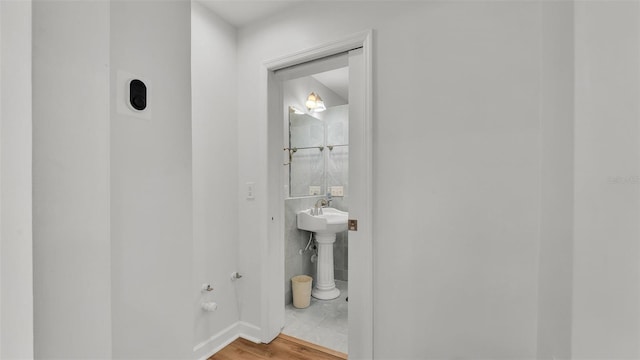 900 Lake Jessie Dr, Winter Haven, FL 33881 - bathroom featuring baseboards and wood finished floors