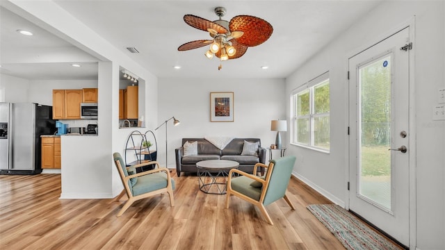 900 Lake Jessie Dr, Winter Haven, FL 33881 - living room featuring a ceiling fan, light wood-style flooring, baseboards, and recessed lighting