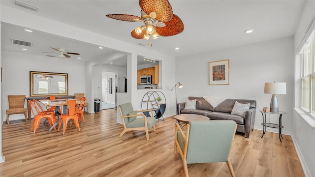 900 Lake Jessie Dr, Winter Haven, FL 33881 - living room featuring ceiling fan, light wood-style flooring, recessed lighting, and baseboards