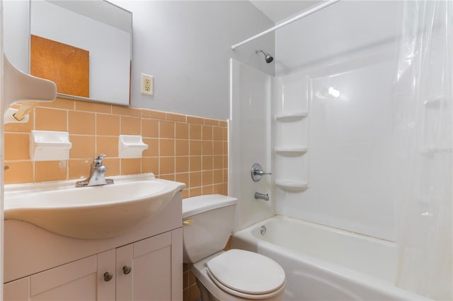 1163 Lake Dr, Lake Wales, FL 33859 - bathroom featuring toilet, shower / bath combo, tile walls, and vanity
