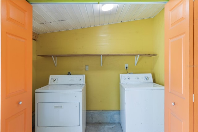 1163 Lake Dr, Lake Wales, FL 33859 - laundry room featuring independent washer and dryer