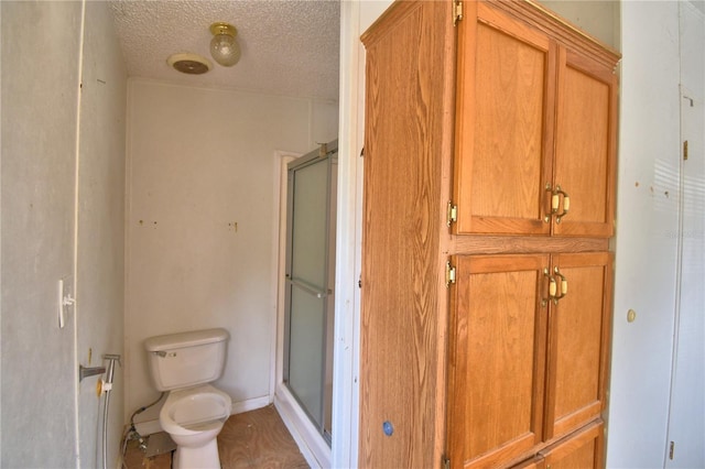 1294 1/2 38th St NW, Winter Haven, FL 33881 - bathroom featuring a stall shower, a textured ceiling, and toilet