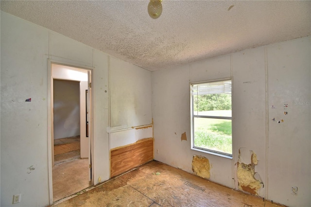 1294 1/2 38th St NW, Winter Haven, FL 33881 - spare room featuring a textured ceiling