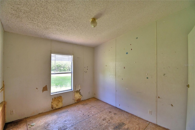 1294 1/2 38th St NW, Winter Haven, FL 33881 - unfurnished room featuring a textured ceiling