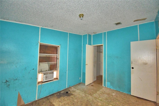 1294 1/2 38th St NW, Winter Haven, FL 33881 - unfurnished bedroom featuring cooling unit and a textured ceiling