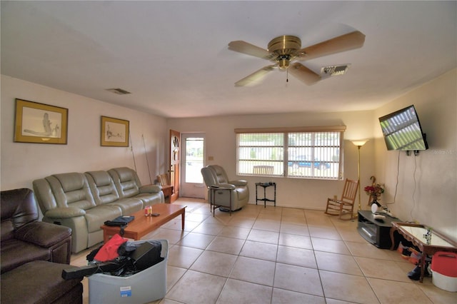 780 Oleander Dr SE, Winter Haven, FL 33880 - tiled living room featuring a ceiling fan